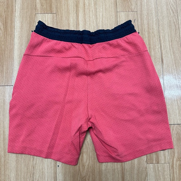 Nike Men's Tech Pack 833935-602 Loose Fit Tech Fleece Short, Track Red/Black, S - Picture 2 of 3